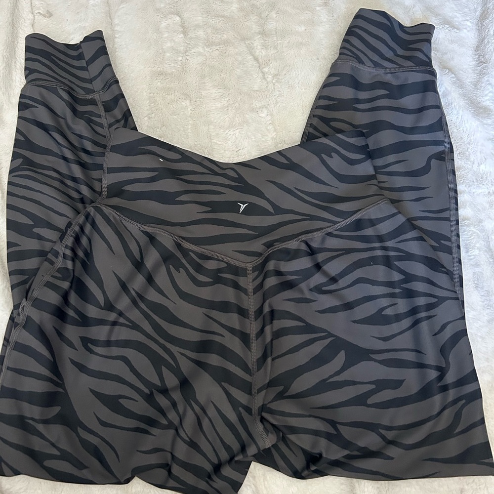 Old Navy Stylish Zebra Print Women's Athleisure Pants NWOT - Picture 3 of 3